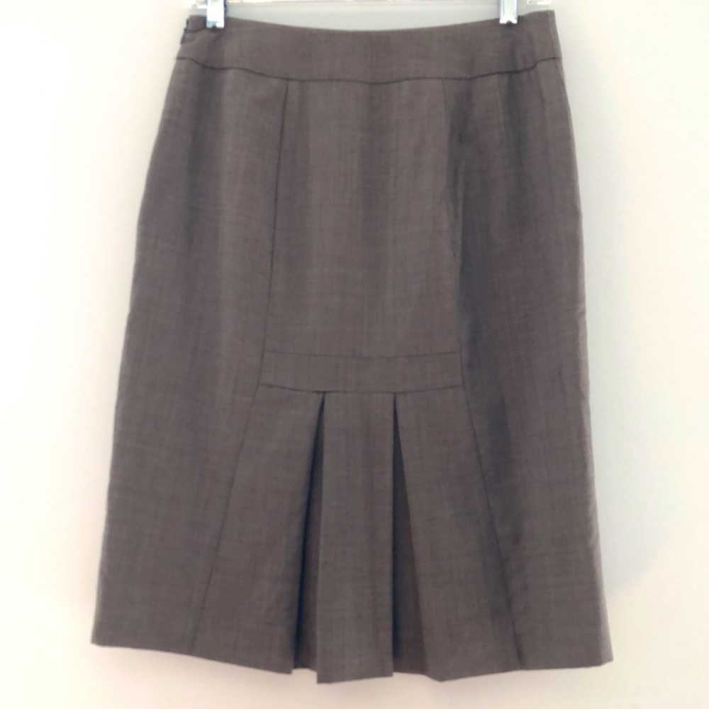 Ann Taylor pencil skirt with back pleats. Brown skirt. Grey skirt. Size 4